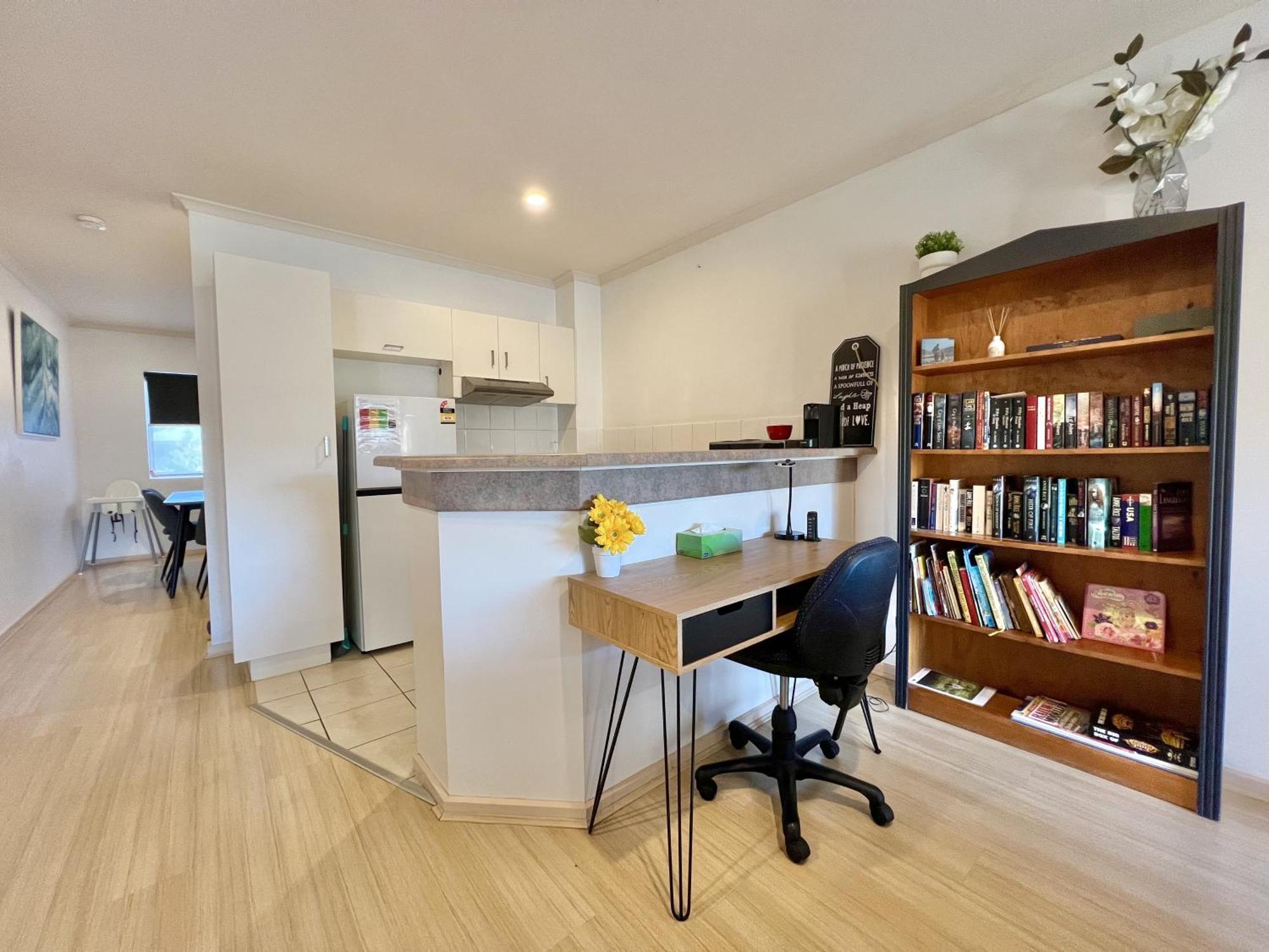 Big Free Wifi Gated Parking Aircon Holiday home